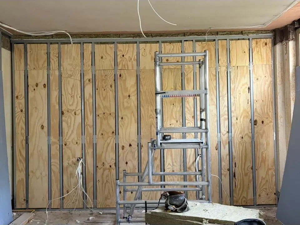 Full-height plywood pattress wall